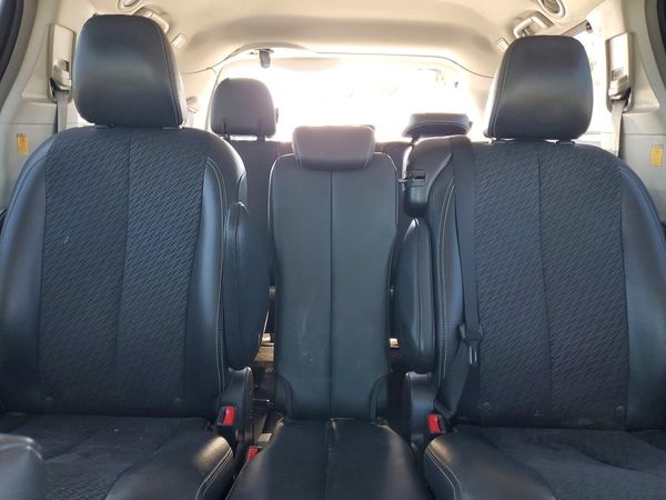 2012 TOYOTA SIENNA