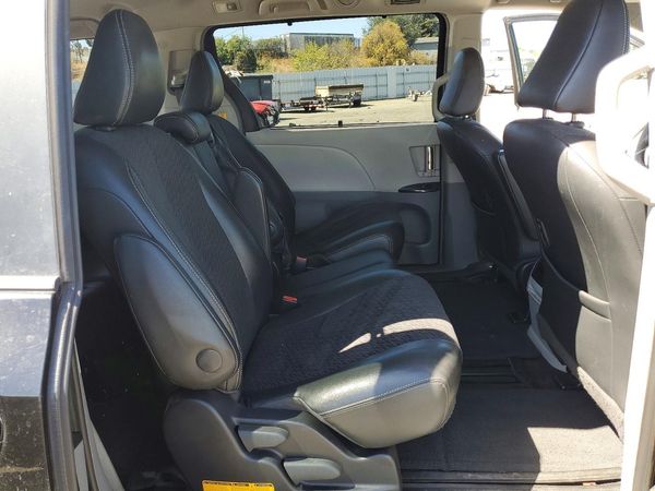 2012 TOYOTA SIENNA