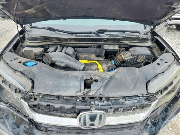 2021 HONDA PILOT LX — Engine bay