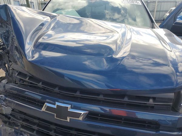 2019 CHEVROLET SILVERADO RST — Engine bay