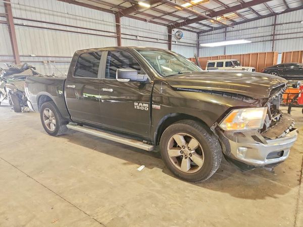 2013 RAM 1500 SLT — Passenger 3/4