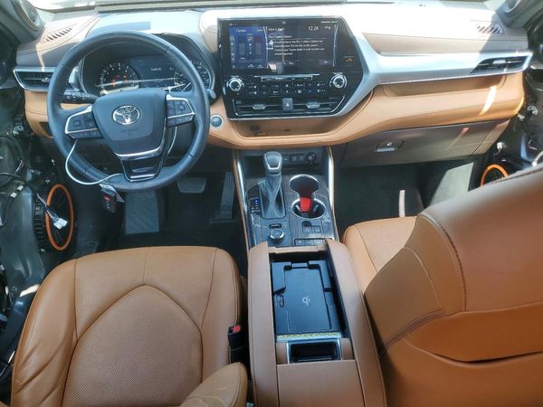 2021 TOYOTA HIGHLANDER Platinum