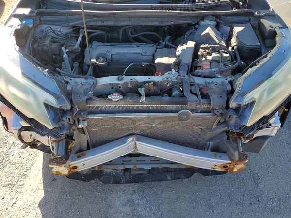 2015 HONDA CRV LX — Engine bay