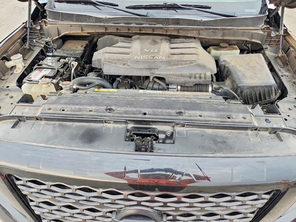 2018 NISSAN TITAN — Engine bay