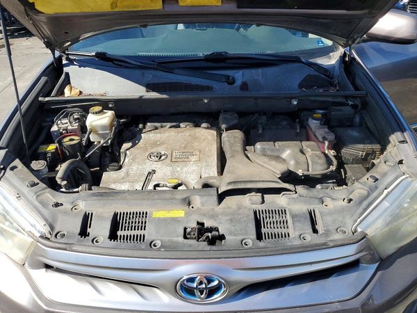 2013 TOYOTA HIGHLANDER Base/Hybrid — Engine bay