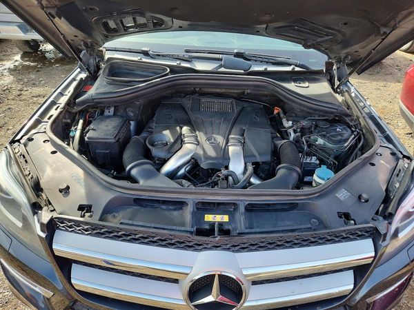 2013 MERCEDES-BENZ GL GL450 4MATIC — Engine bay