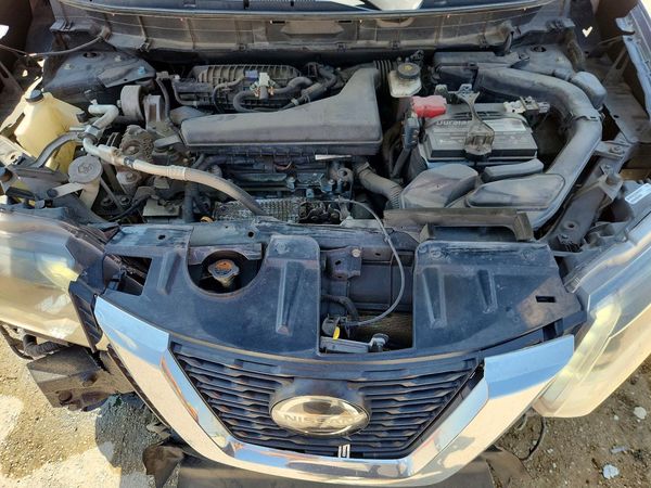 2019 NISSAN ROGUE — Engine bay