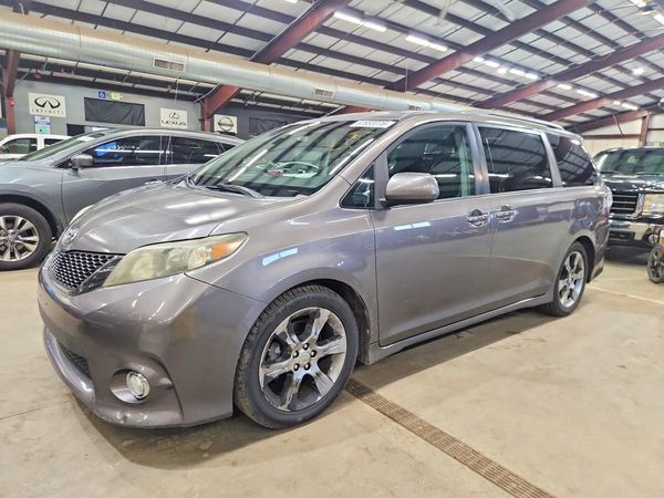 2012 TOYOTA SIENNA