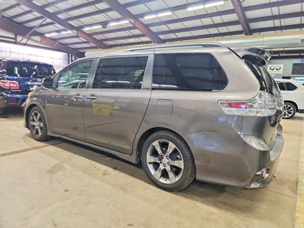 2012 TOYOTA SIENNA