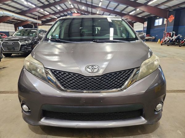 2012 TOYOTA SIENNA