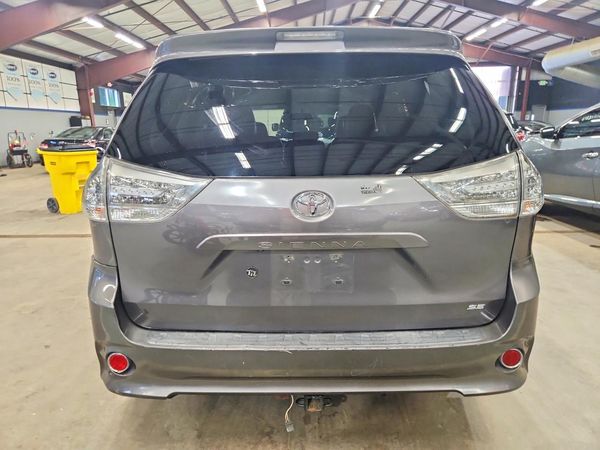 2012 TOYOTA SIENNA