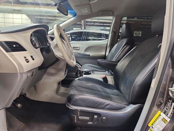 2012 TOYOTA SIENNA
