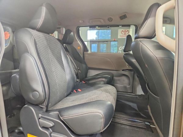 2012 TOYOTA SIENNA
