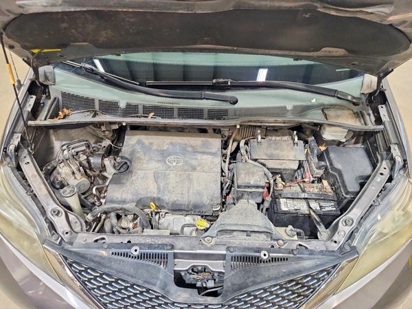2012 TOYOTA SIENNA