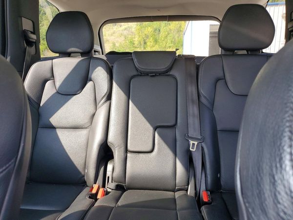 2019 VOLVO XC90 Momentum — SUVN