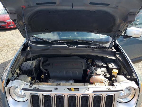 2017 JEEP RENEGADE Limited — Engine bay