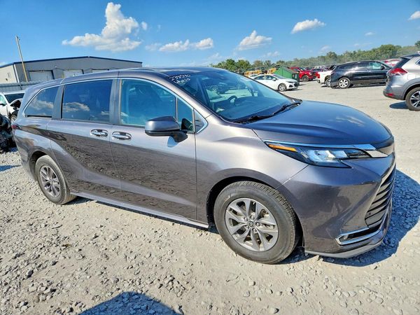 2023 TOYOTA SIENNA XLE — Passenger 3/4