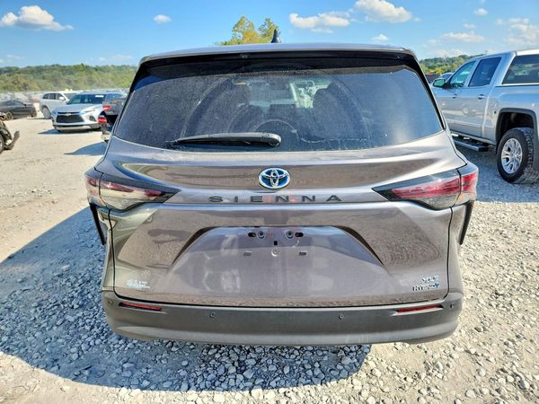 2023 TOYOTA SIENNA XLE — DIRR