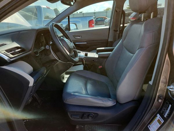 2023 TOYOTA SIENNA XLE — DENT