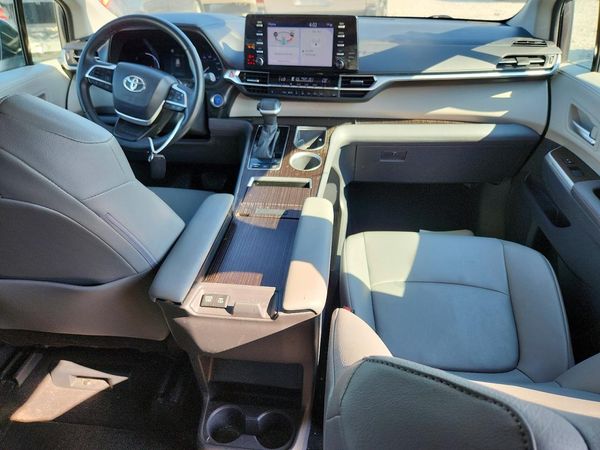 2023 TOYOTA SIENNA XLE — CKPT