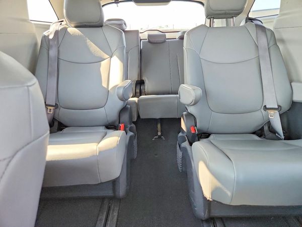 2023 TOYOTA SIENNA XLE — SUVN