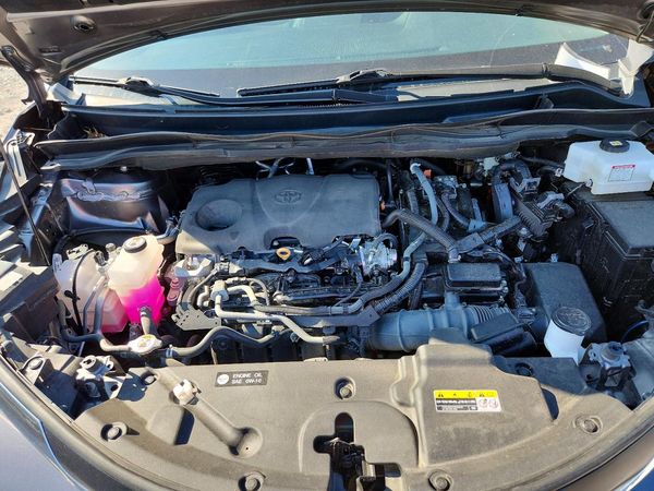 2023 TOYOTA SIENNA XLE — Engine bay