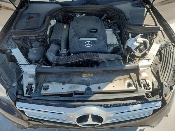2018 MERCEDES-BENZ GLC-CLASS GLC300 — Engine bay