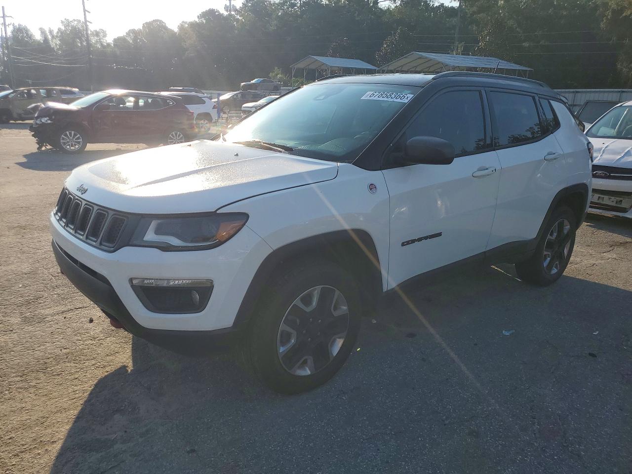 2018 JEEP COMPASS Trailhawk — Front 3/4