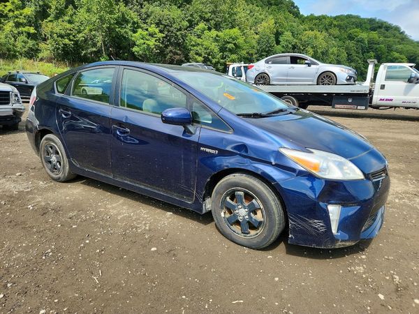 2015 TOYOTA PRIUS
