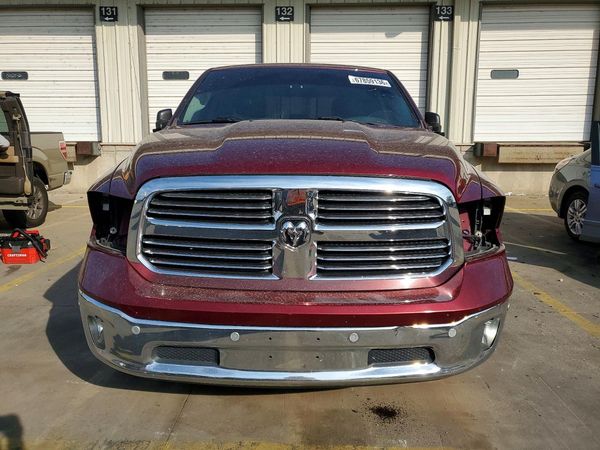 2018 RAM 1500 SLT
