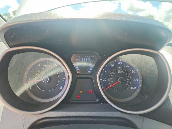 2013 HYUNDAI ELANTRA