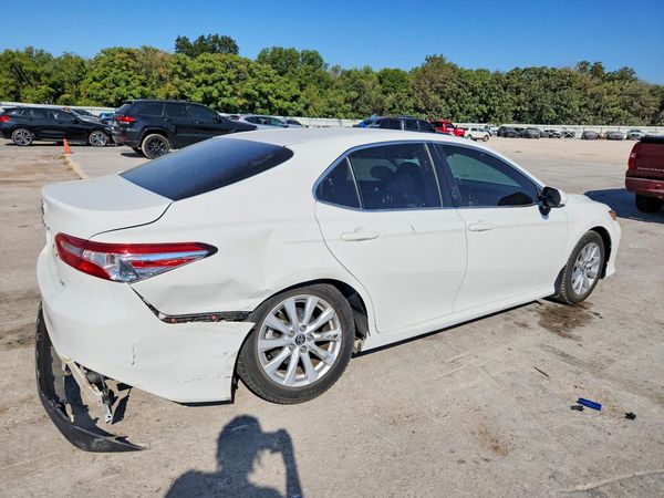 2018 TOYOTA CAMRY