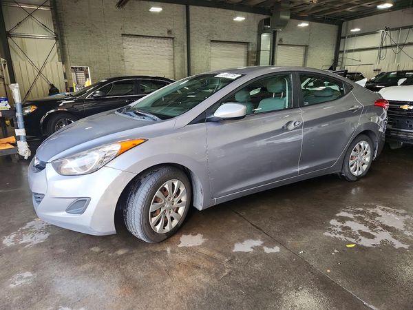 2013 HYUNDAI ELANTRA
