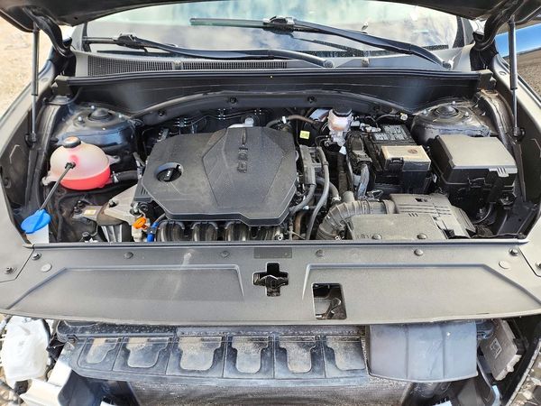 2023 HYUNDAI SANTA FE SE — Engine bay