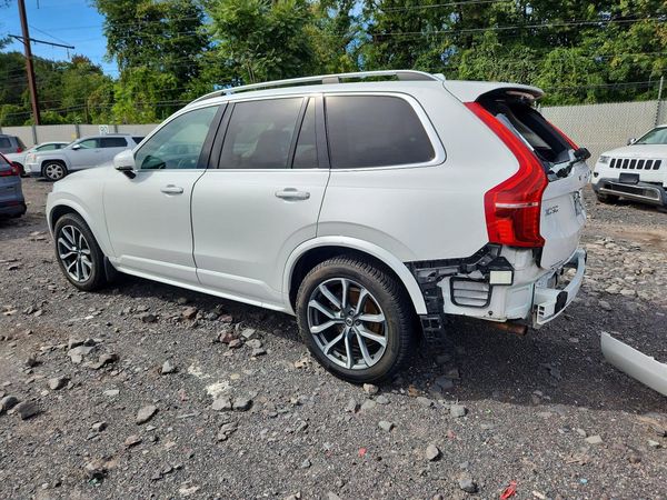 2019 VOLVO XC90 Momentum — DSRA
