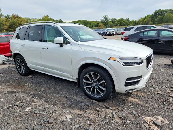 2019 VOLVO XC90 Momentum — Passenger 3/4