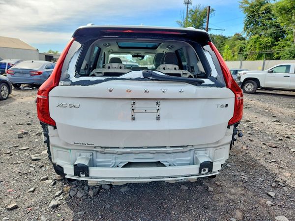 2019 VOLVO XC90 Momentum — DIRR
