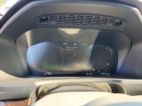 2019 VOLVO XC90 Momentum — ODOM