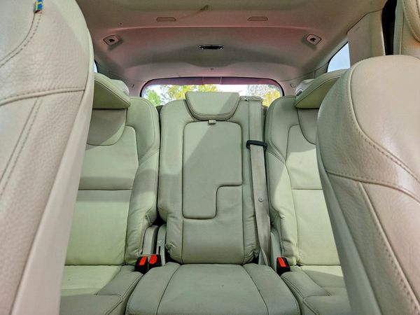 2019 VOLVO XC90 Momentum — SUVN