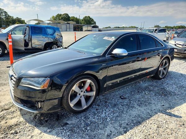2013 AUDI S8