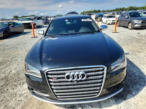 2013 AUDI S8