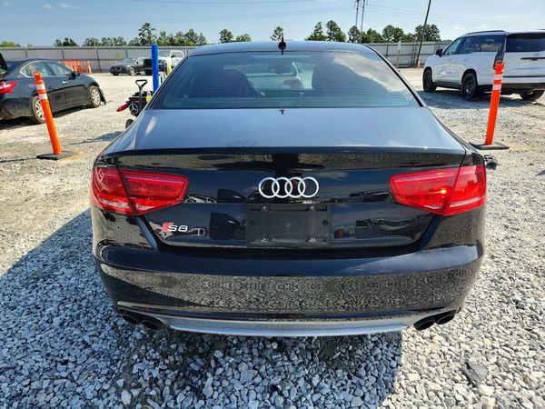 2013 AUDI S8