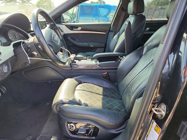 2013 AUDI S8