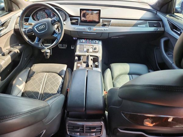 2013 AUDI S8