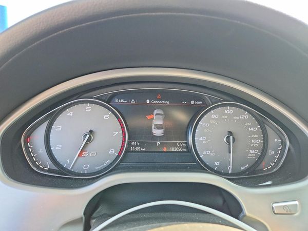 2013 AUDI S8