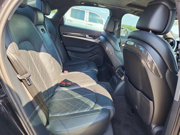 2013 AUDI S8