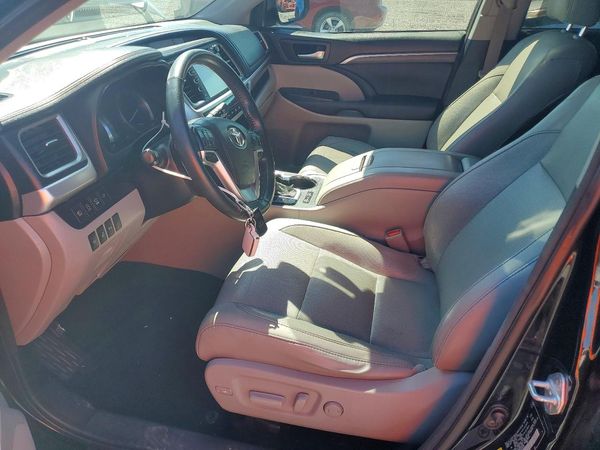 2017 TOYOTA HIGHLANDER