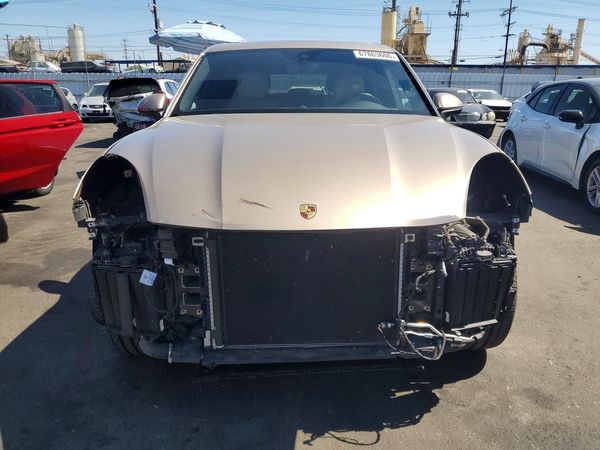 2019 PORSCHE CAYENNE