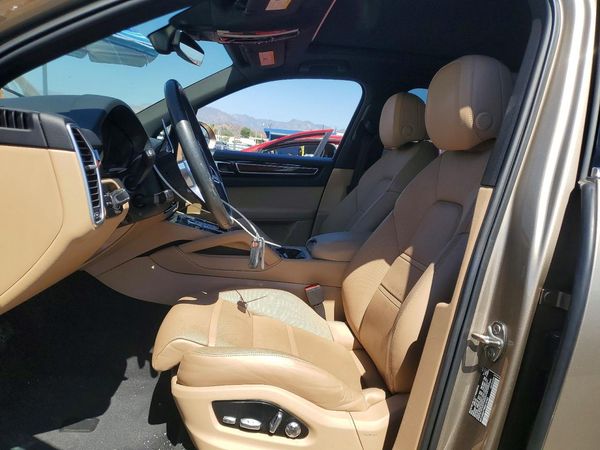 2019 PORSCHE CAYENNE