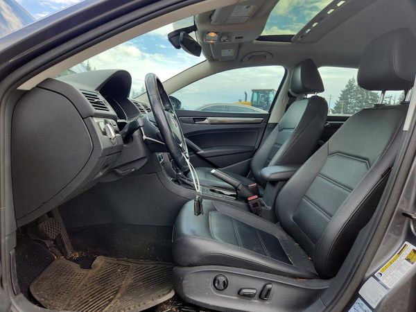 2017 VOLKSWAGEN PASSAT SE